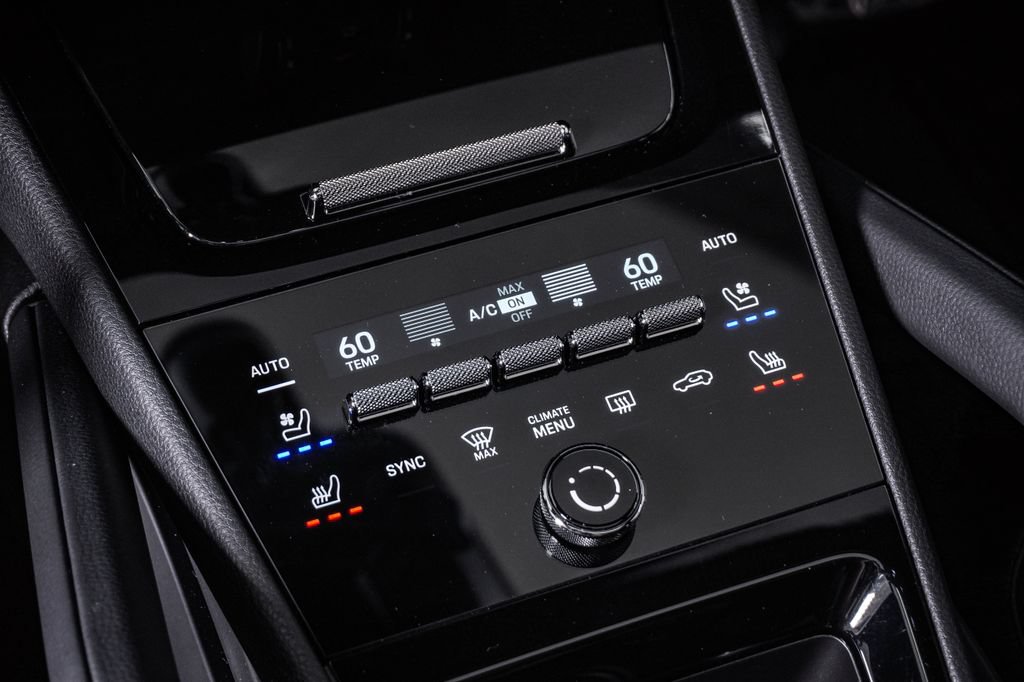 Certified 2026 Porsche Cayenne AWD/4WD image 24