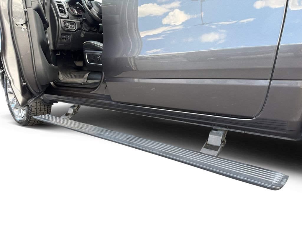 Used 2019 RAM 1500 Laramie AWD/4WD image 33