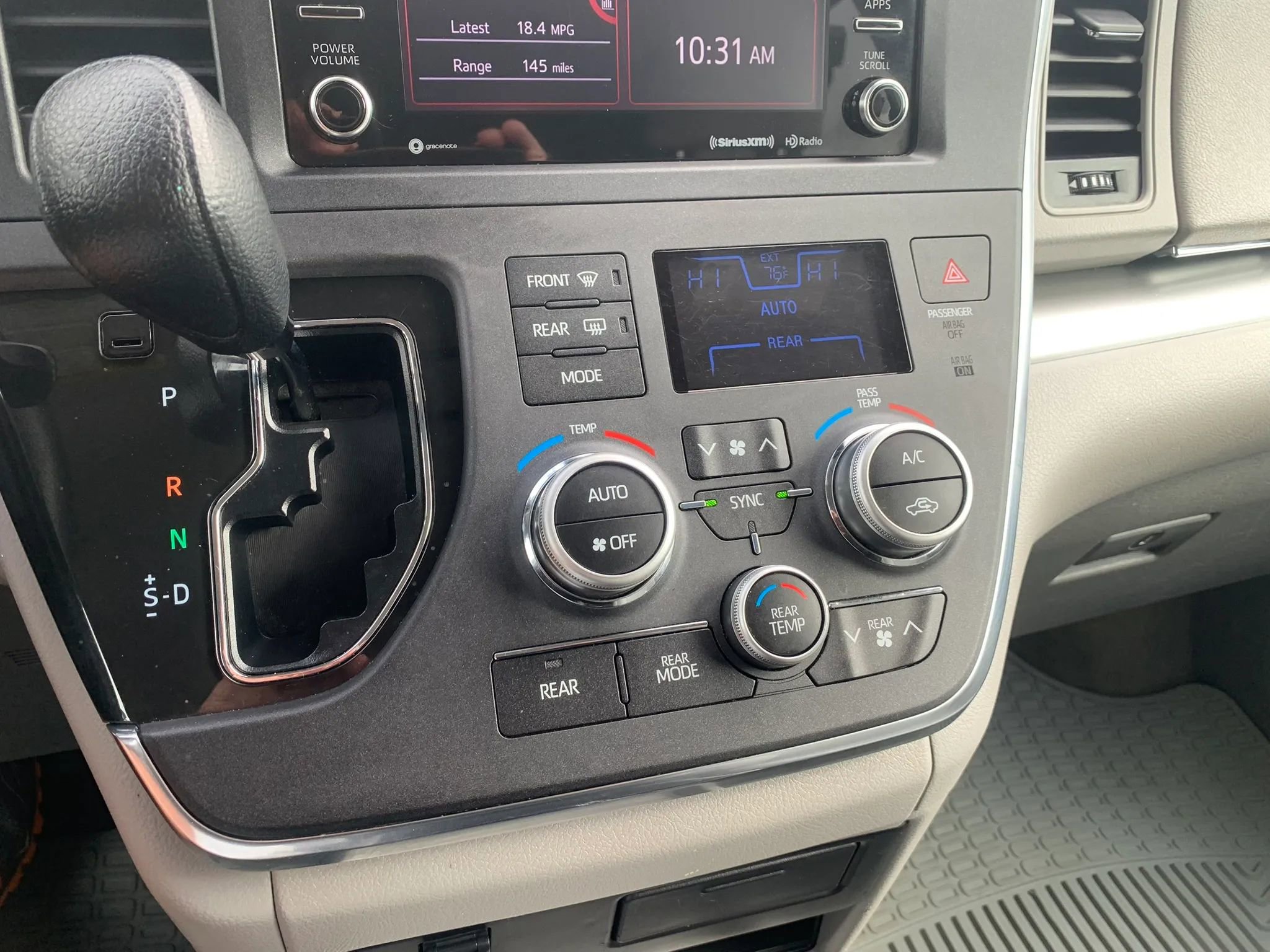 Used 2019 Toyota Sienna LE FWD image 23