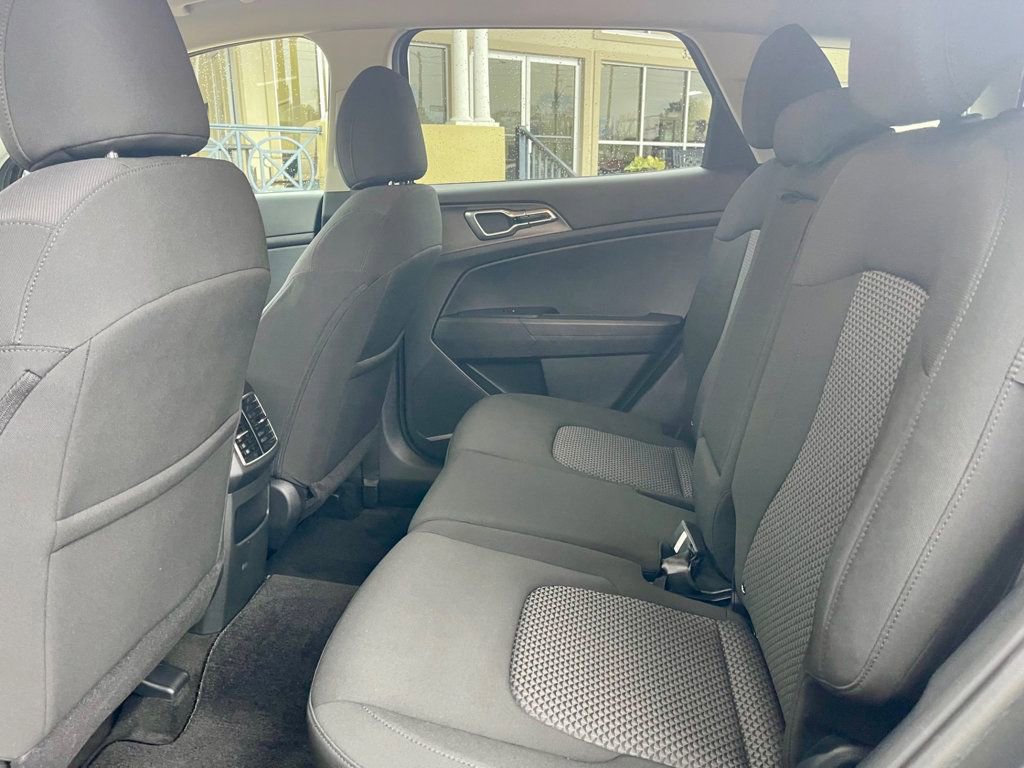 Used 2025 Kia Sportage LX image 12