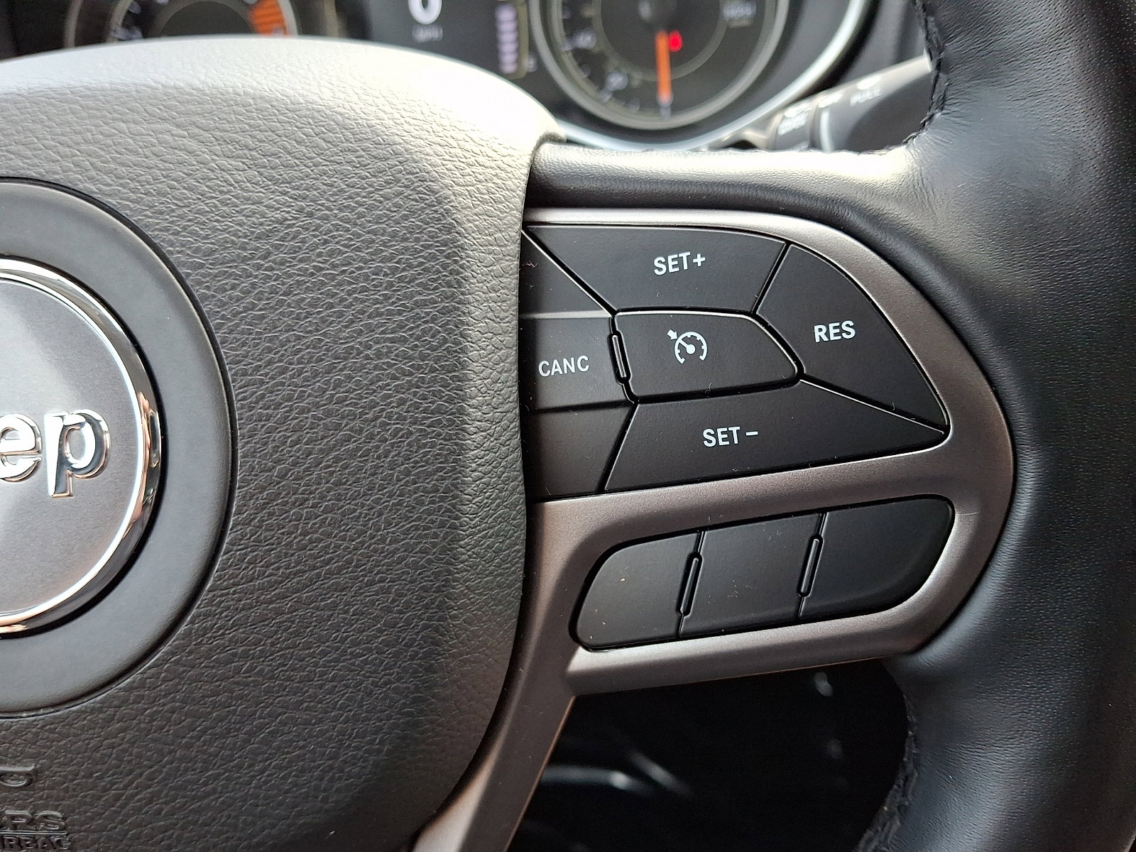 Used 2020 Jeep Cherokee Latitude Plus w/ Comfort/Convenience Group AWD/4WD image 22