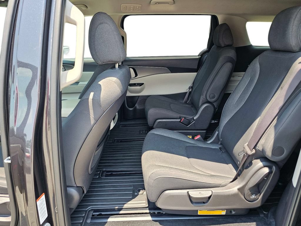 Certified 2023 Kia Carnival LX FWD image 33