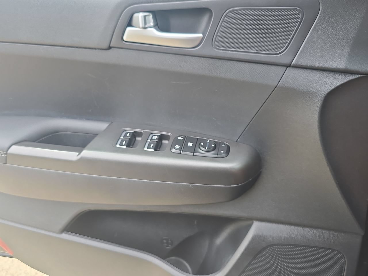 Used 2020 Kia Sportage LX FWD image 22