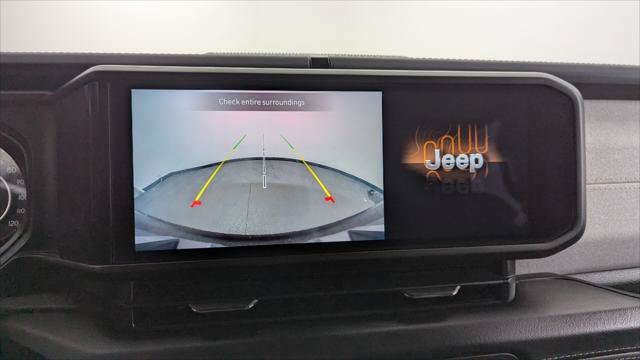 Used 2025 Jeep Wrangler Unlimited Sahara AWD/4WD image 31