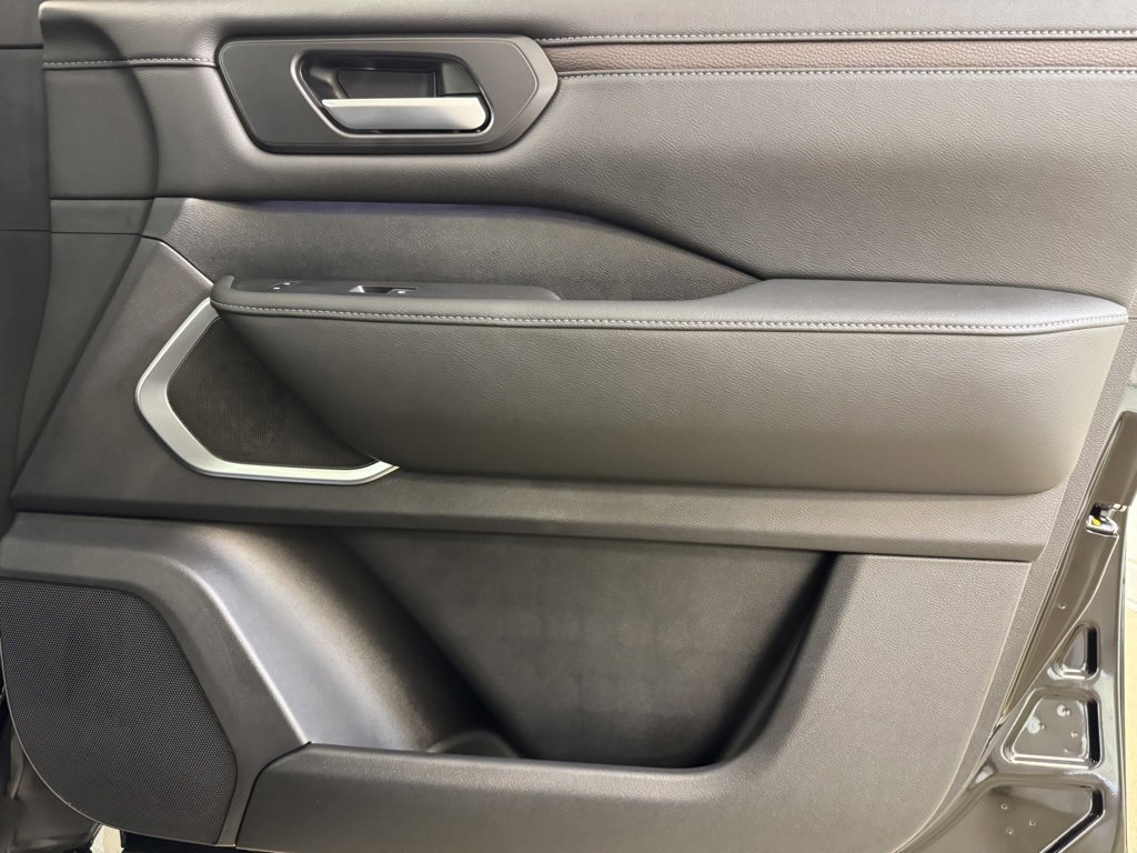 New 2025 Nissan Armada Platinum Reserve image 30