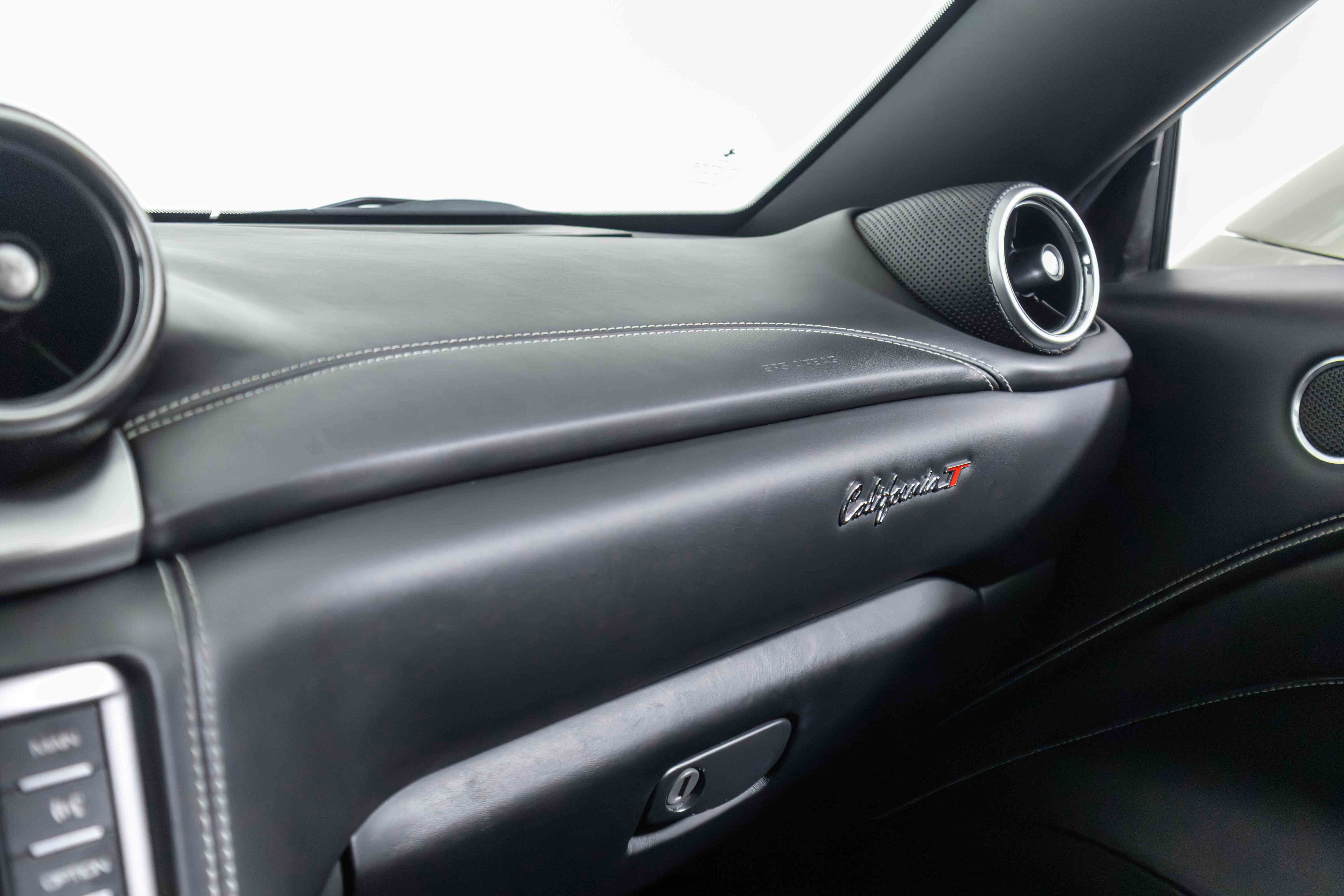 Certified 2016 Ferrari California T image 38