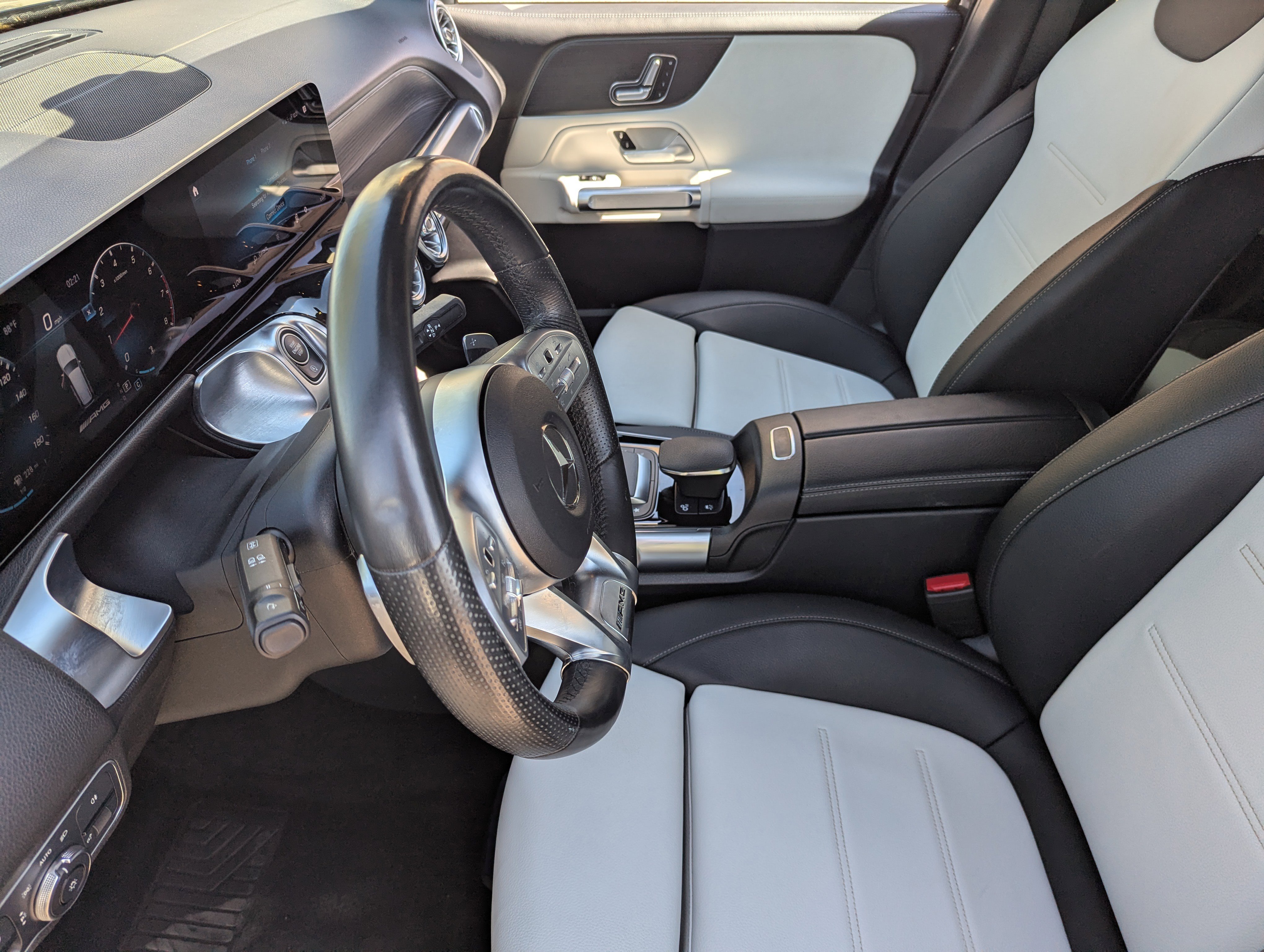 Used 2021 Mercedes-Benz GLB 35 AMG AMG GLB 35 image 21