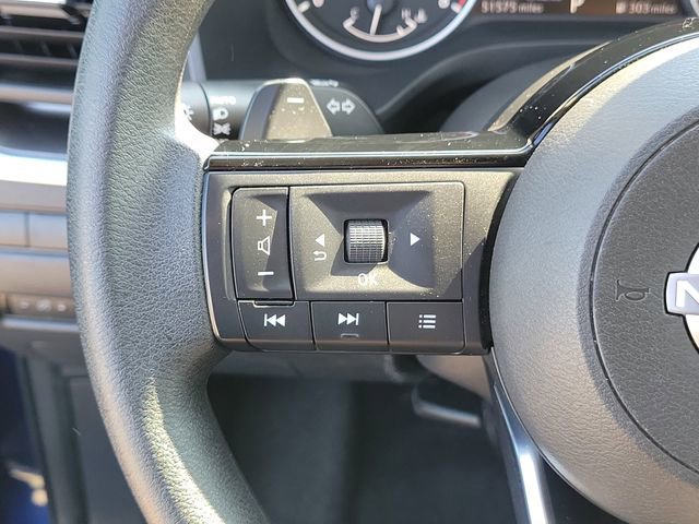 Used 2023 Nissan Rogue SV image 22