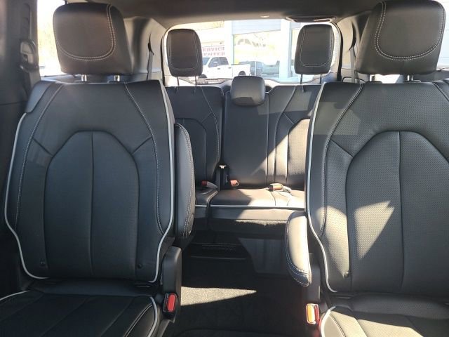 New 2026 Chrysler Pacifica Limited AWD/4WD image 16