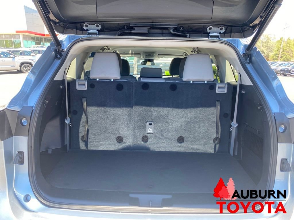 Used 2022 Toyota Highlander LE AWD/4WD image 14