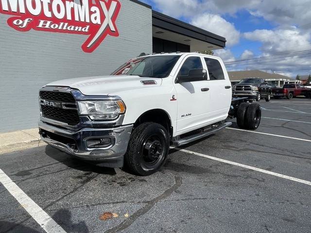 Used 2021 RAM 3500 Tradesman w/ Chrome Appearance Group image 2