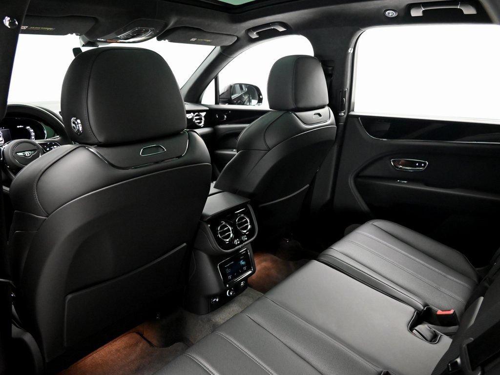 Used 2025 Bentley Bentayga AWD/4WD image 14