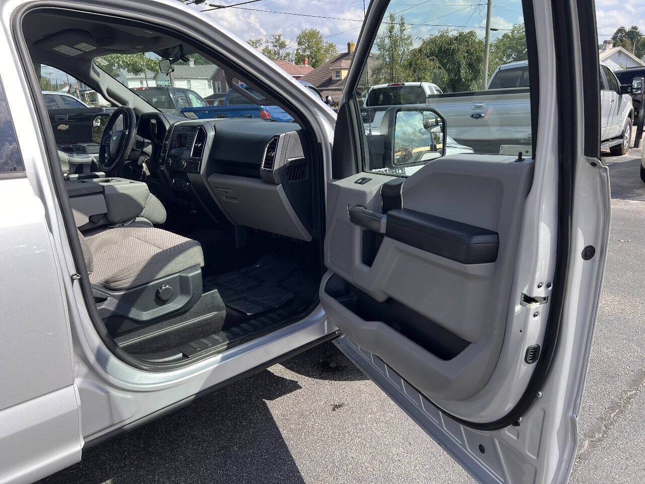 Used 2015 Ford F150 XLT AWD/4WD image 22