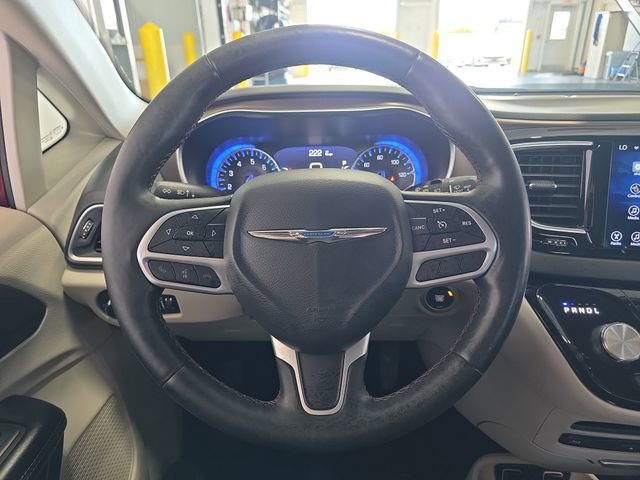Used 2017 Chrysler Pacifica Touring-L Plus image 19
