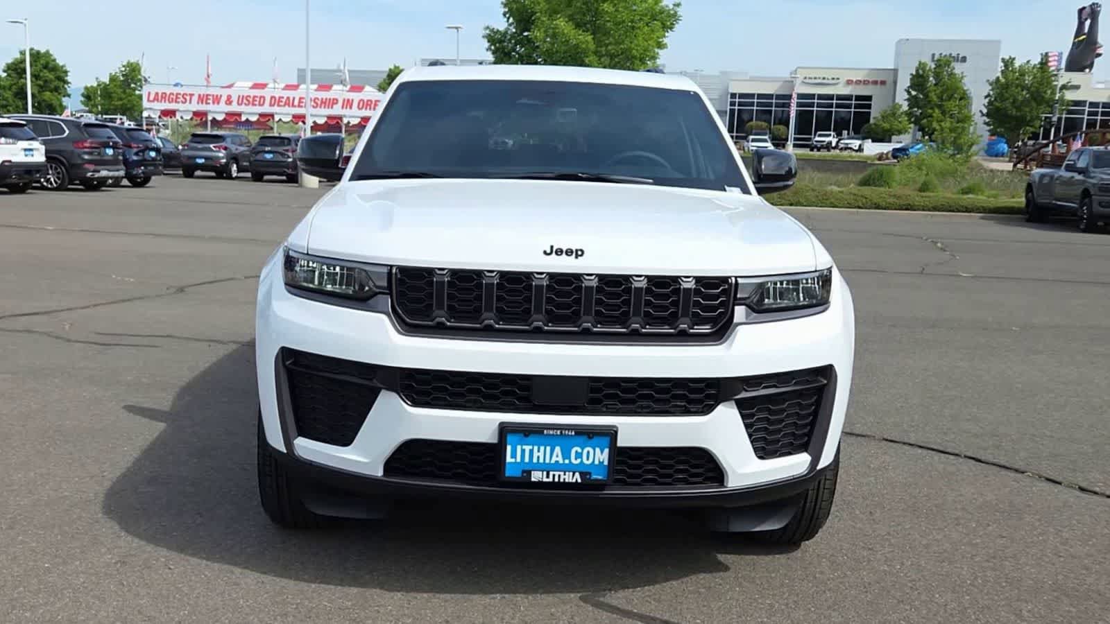 New 2026 Jeep Grand Cherokee Altitude AWD/4WD image 3