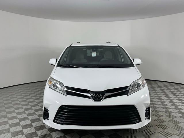 Used 2020 Toyota Sienna LE w/ LE Preferred Package FWD image 4