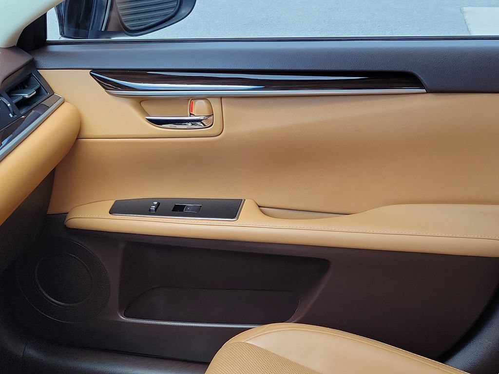 Used 2018 Lexus ES 350 w/ Luxury Package w/Wood Trim FWD image 21