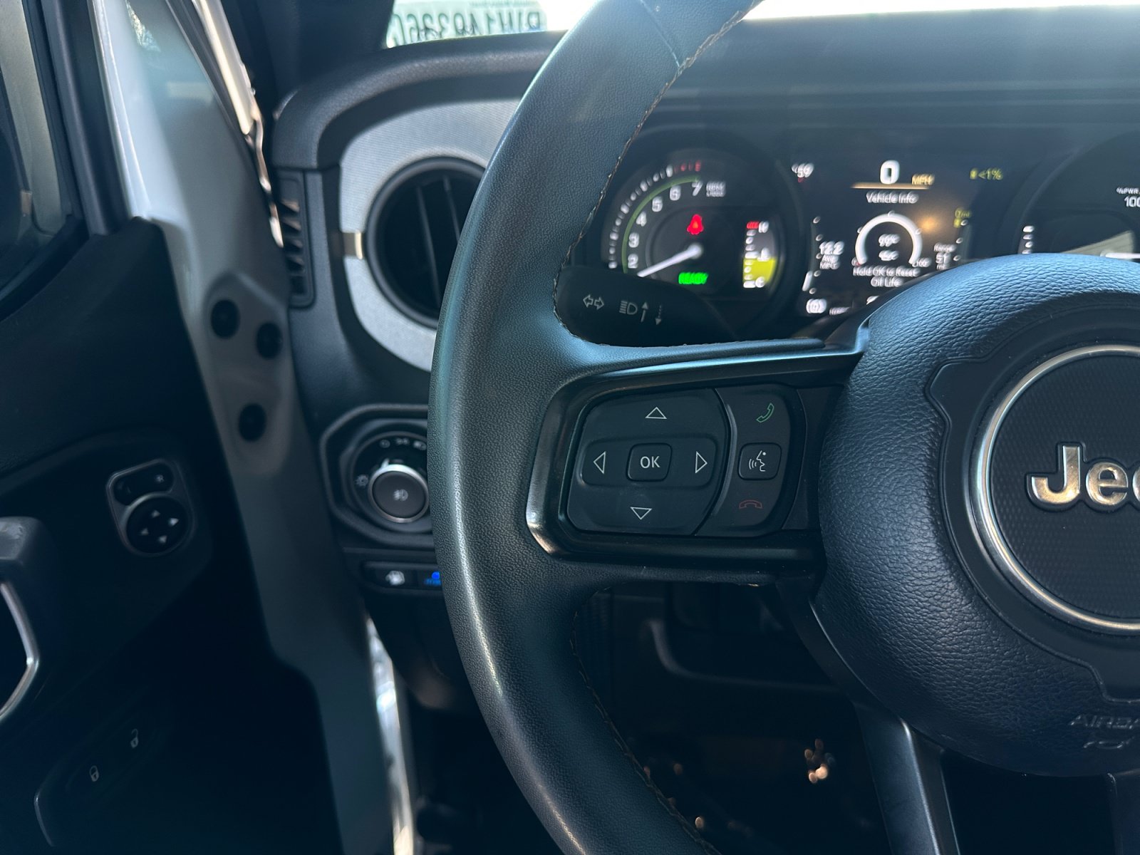 Used 2024 Jeep Wrangler Unlimited AWD/4WD image 19