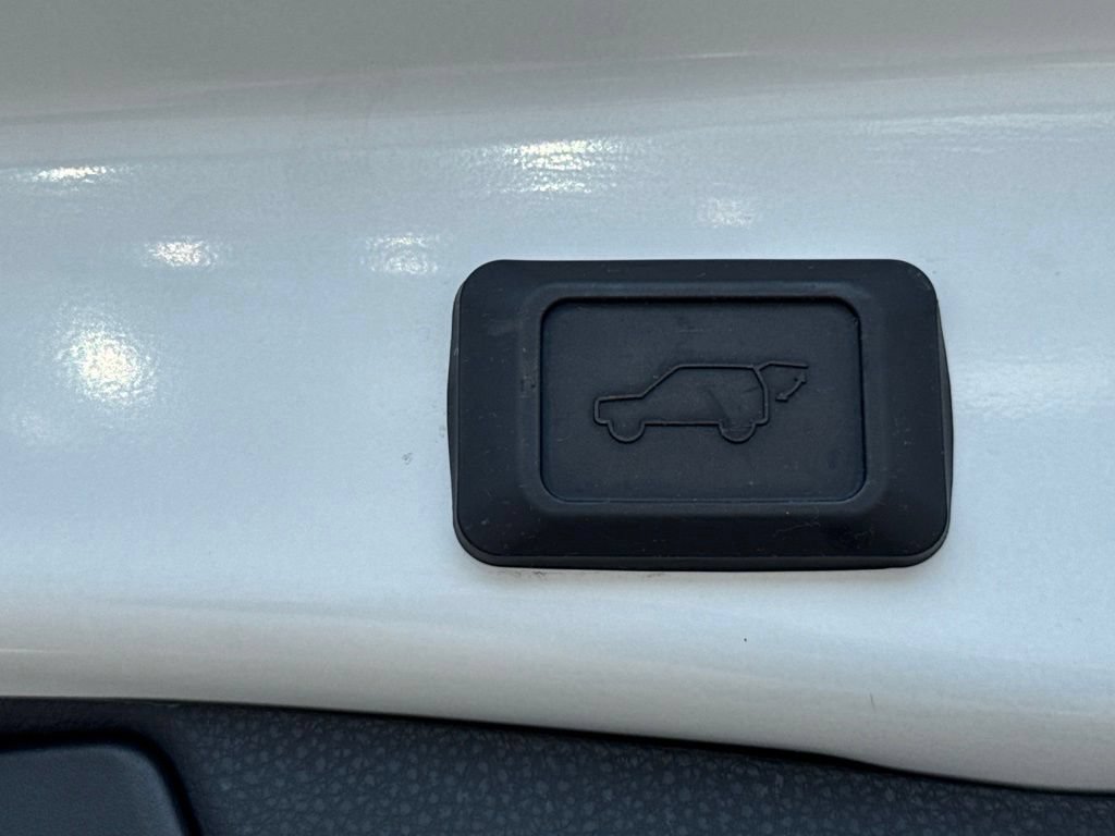 Certified 2022 Toyota RAV4 XLE w/ Convenience Package FWD image 17