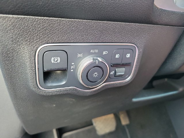 Used 2022 Mercedes-Benz GLB 250 4MATIC image 30