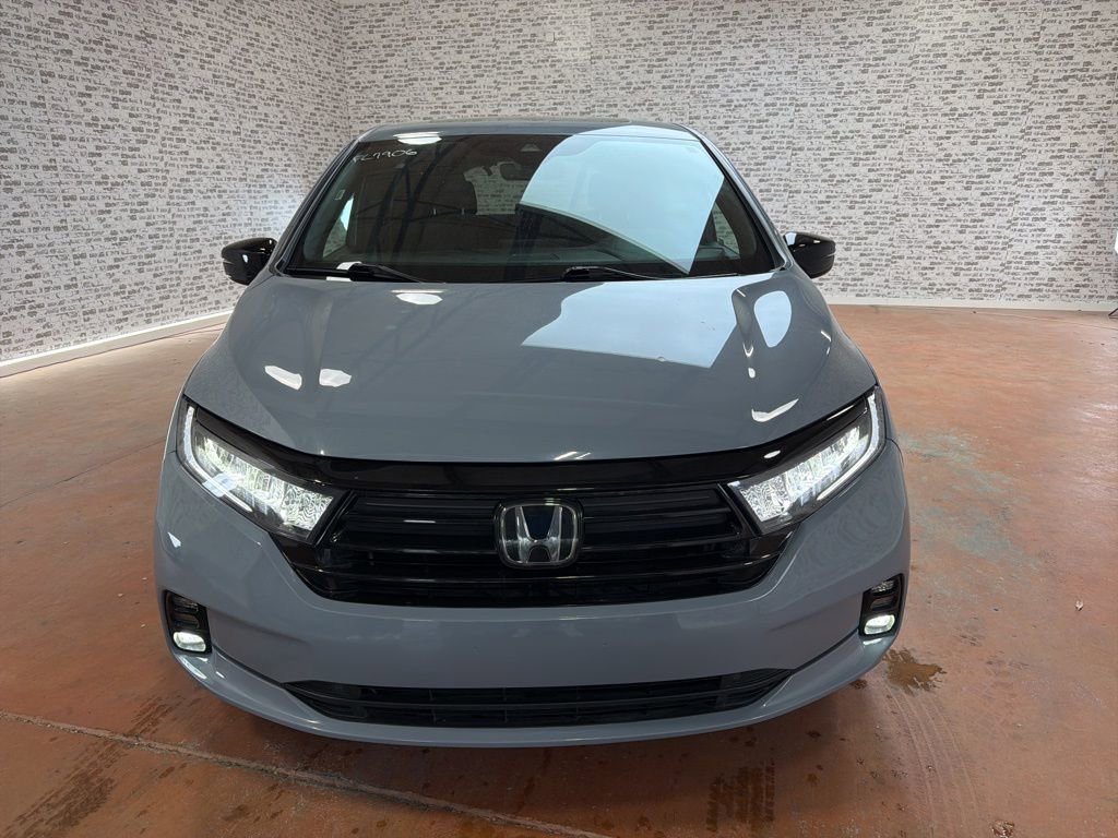 Used 2024 Honda Odyssey Sport image 2