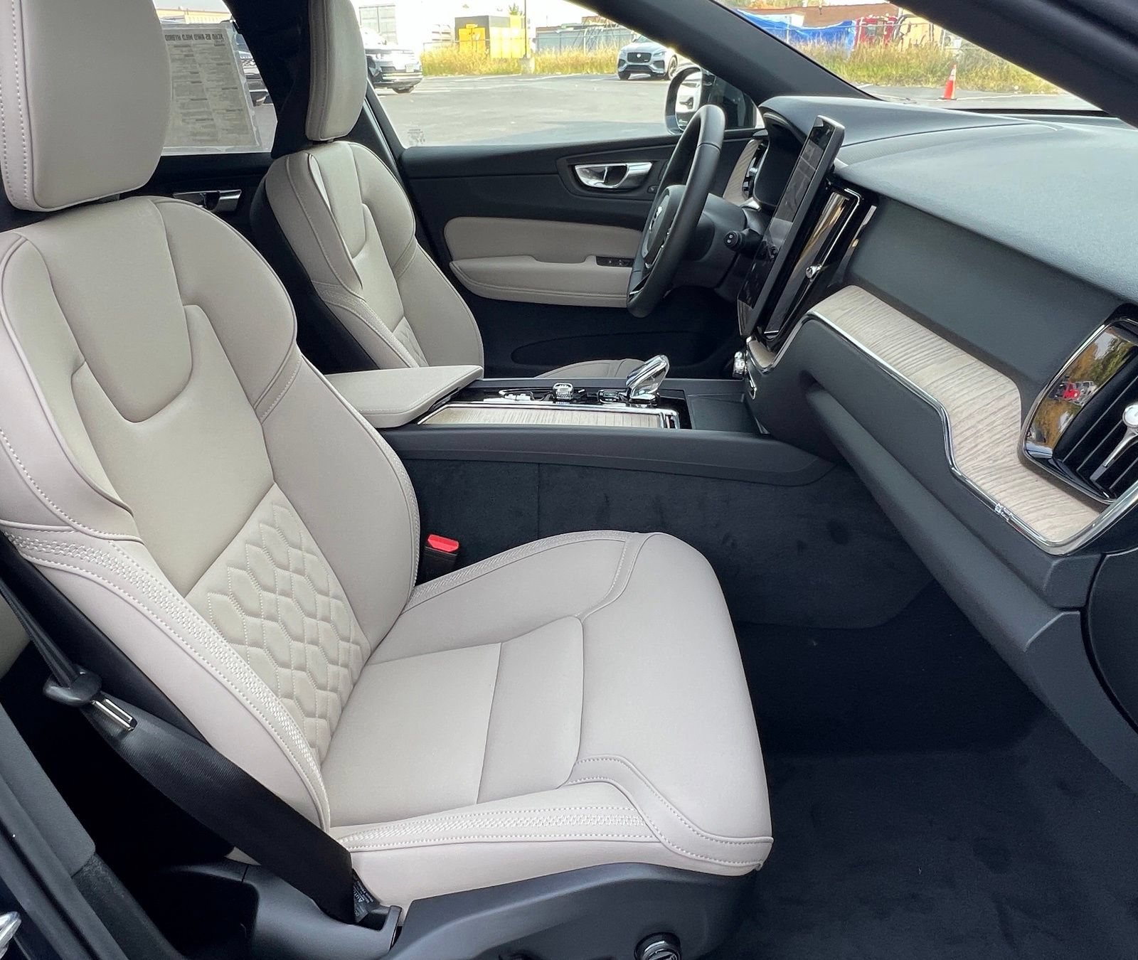 New 2026 Volvo XC60 B5 Plus w/ Climate Package AWD/4WD image 19