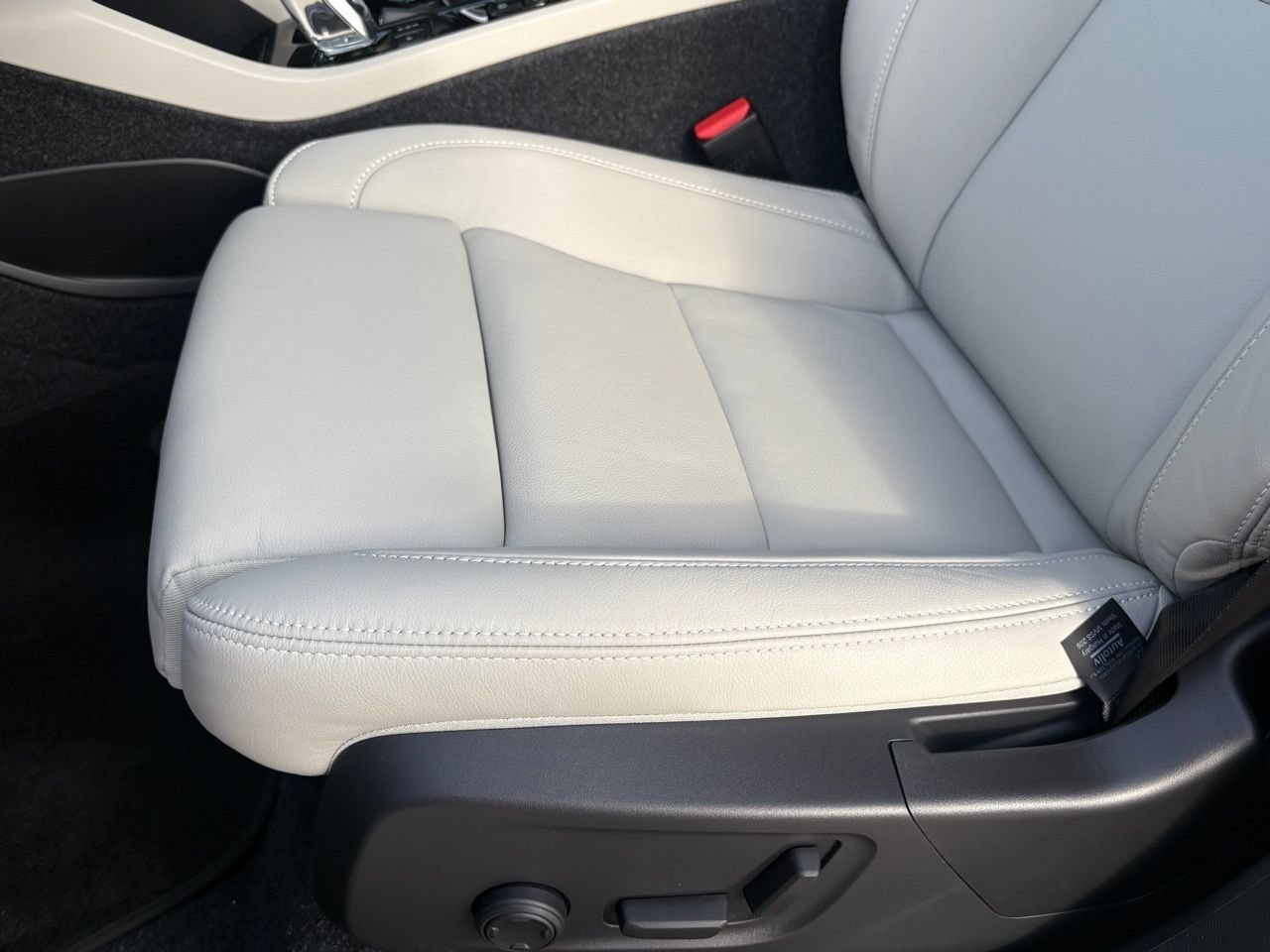 New 2026 Volvo XC40 B5 Plus w/ Protection Package Premier AWD/4WD image 18