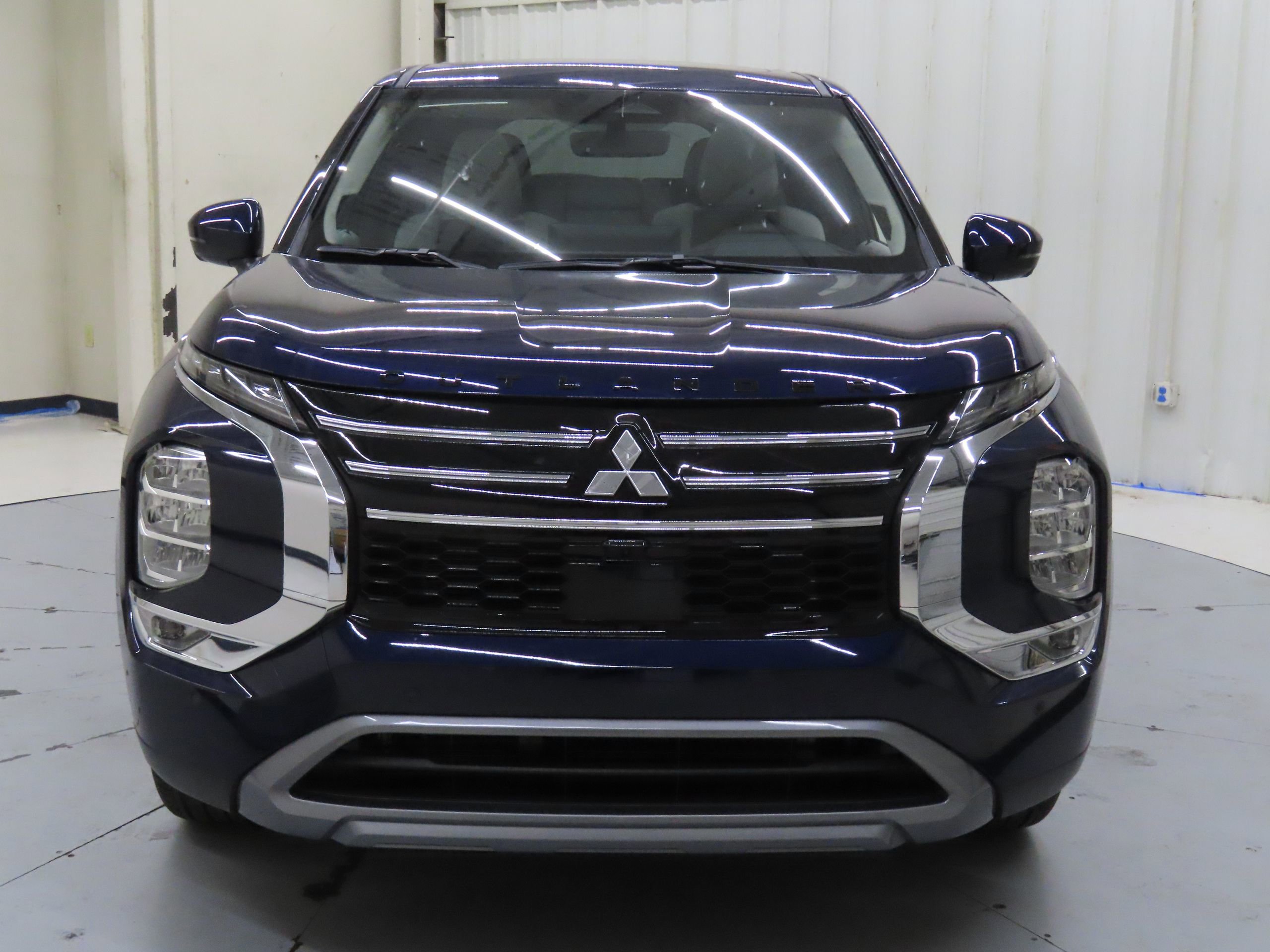 New 2025 Mitsubishi Outlander SE image 8