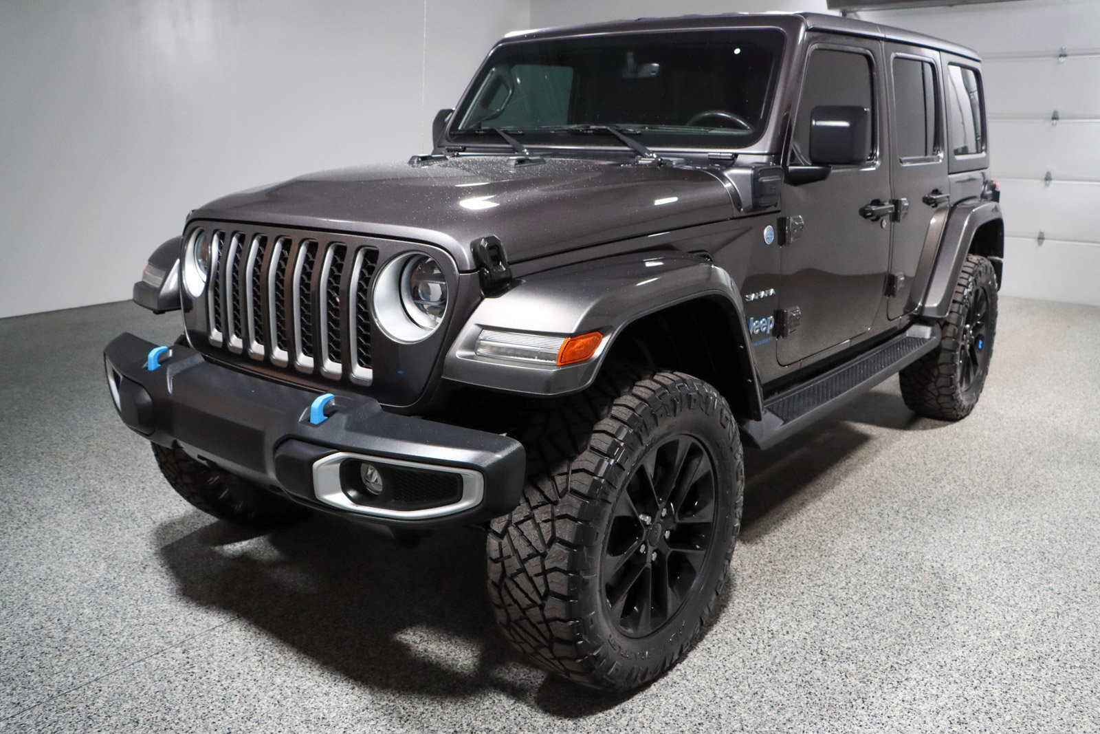 Used 2023 Jeep Wrangler Unlimited Sahara w/ Cold Weather Group AWD/4WD image 31