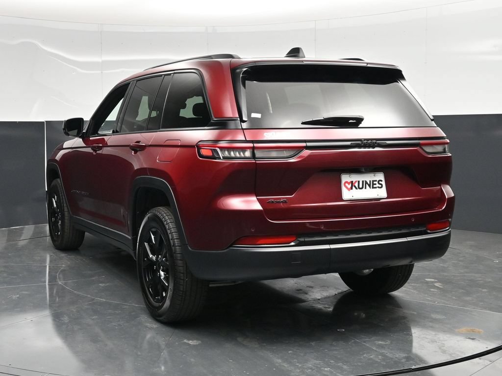 Used 2025 Jeep Grand Cherokee Altitude AWD/4WD image 10