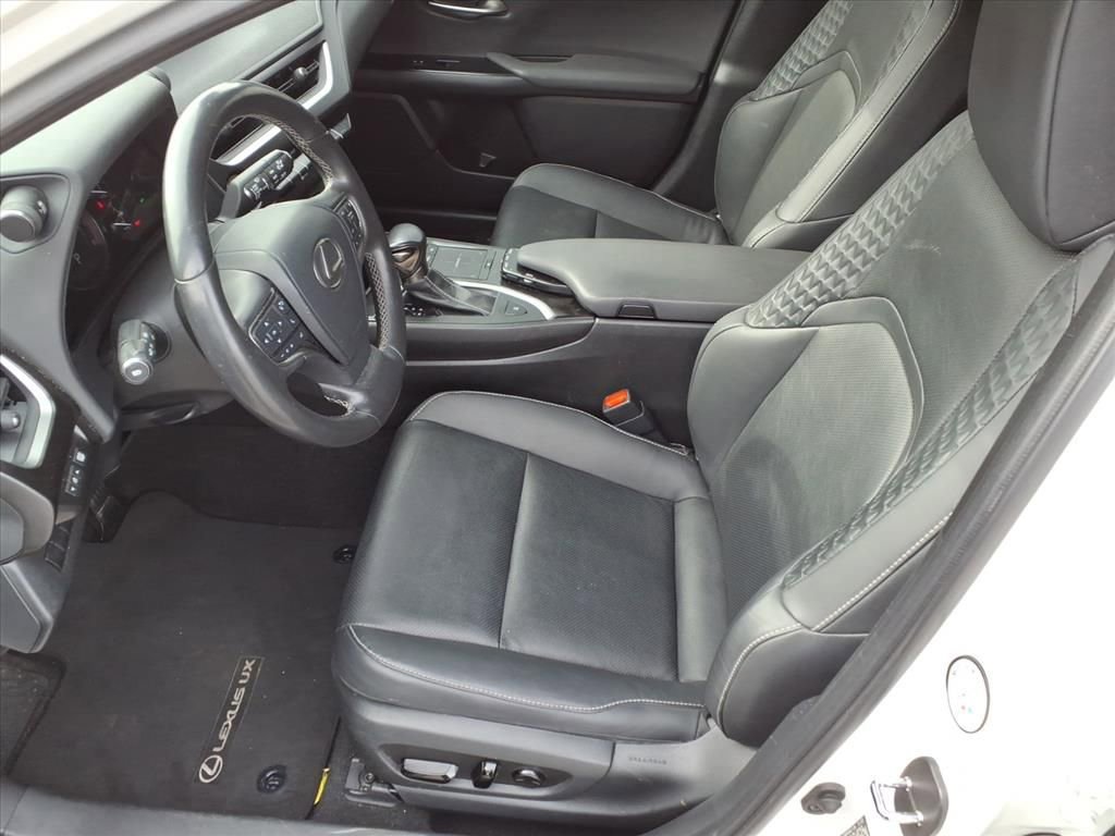 Used 2022 Lexus UX 200 w/ Premium Package image 12