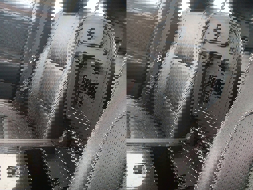 Used 2018 Ford Taurus Limited image 32