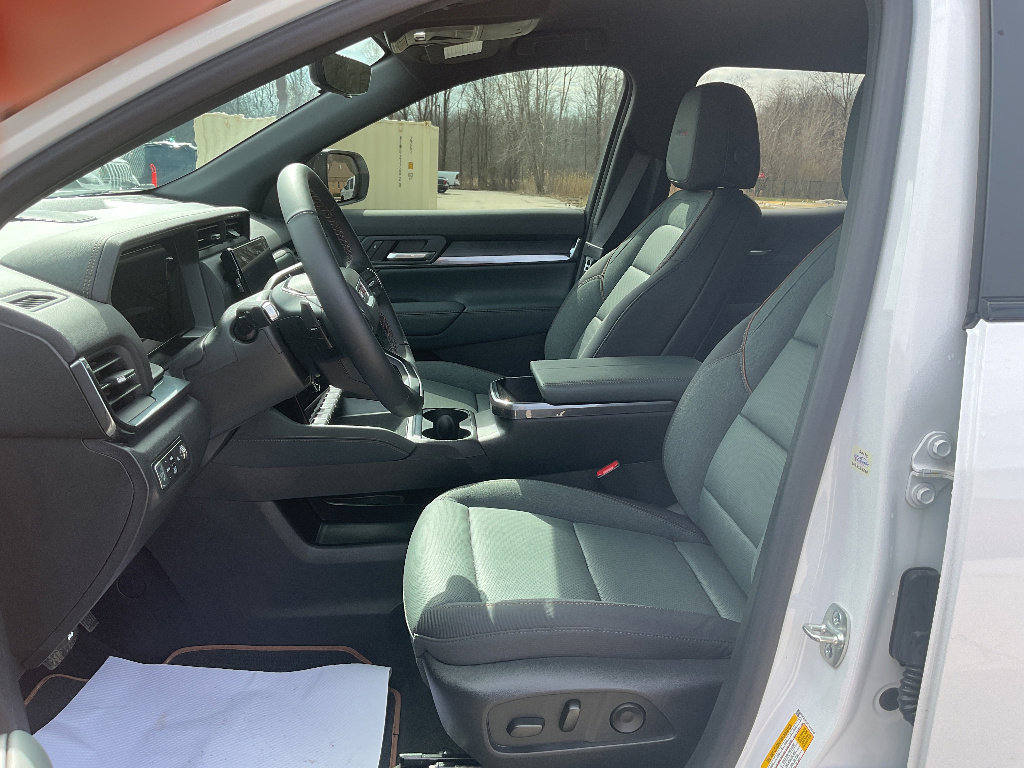 Used 2026 GMC Terrain AT4 w/ Convenience Package III image 8