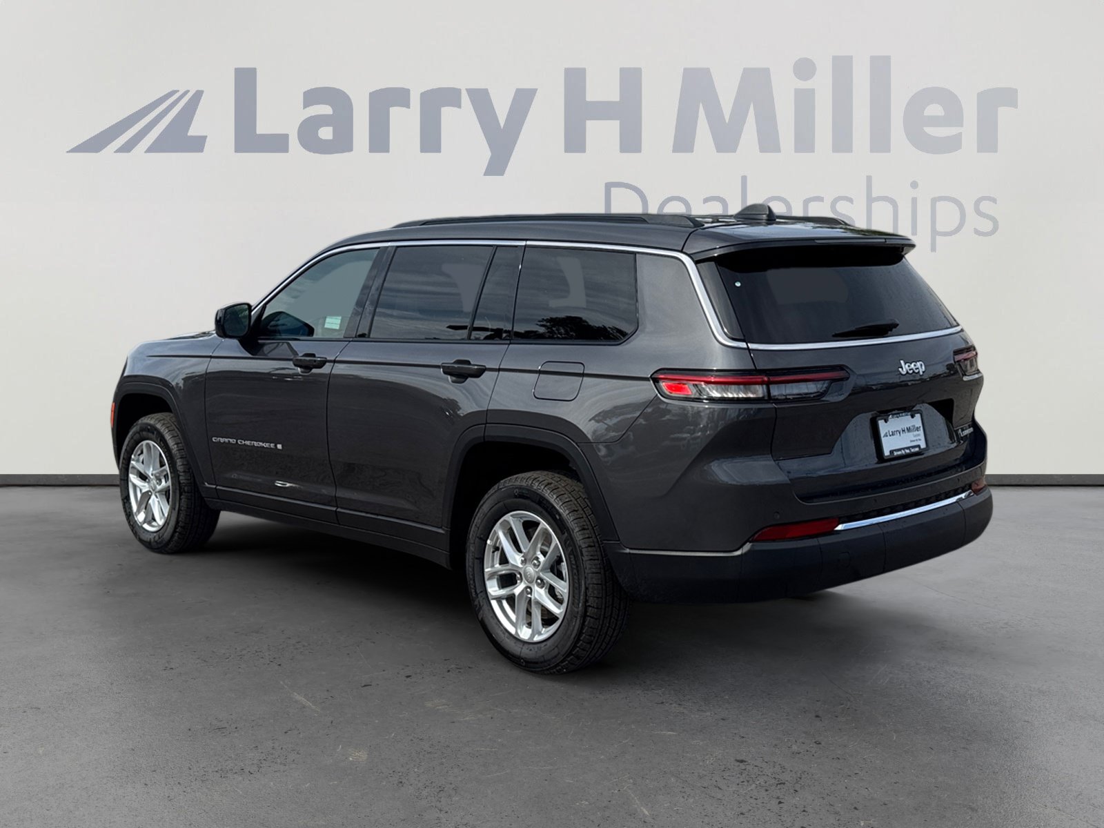 New 2026 Jeep Grand Cherokee L 2WD image 3