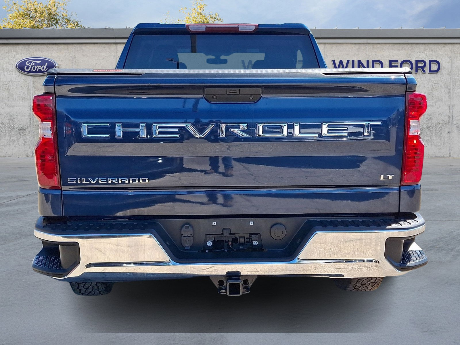 Used 2022 Chevrolet Silverado 1500 LT AWD/4WD image 5