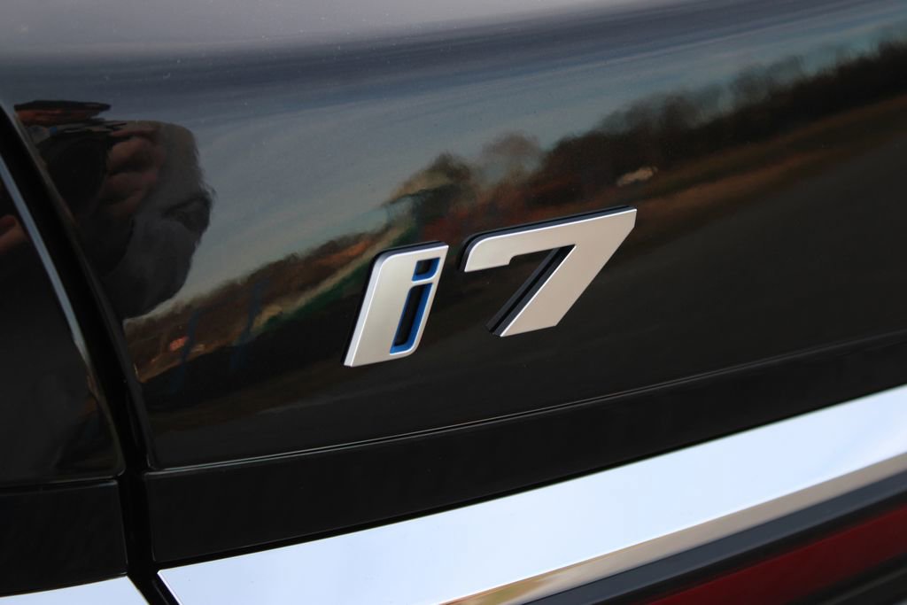 Used 2024 BMW i7 xDrive60 image 53