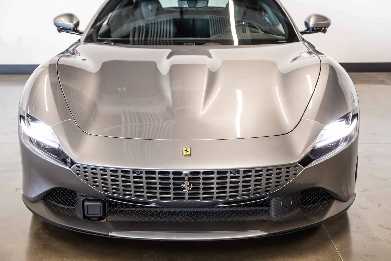 Used 2021 Ferrari Roma RWD image 4