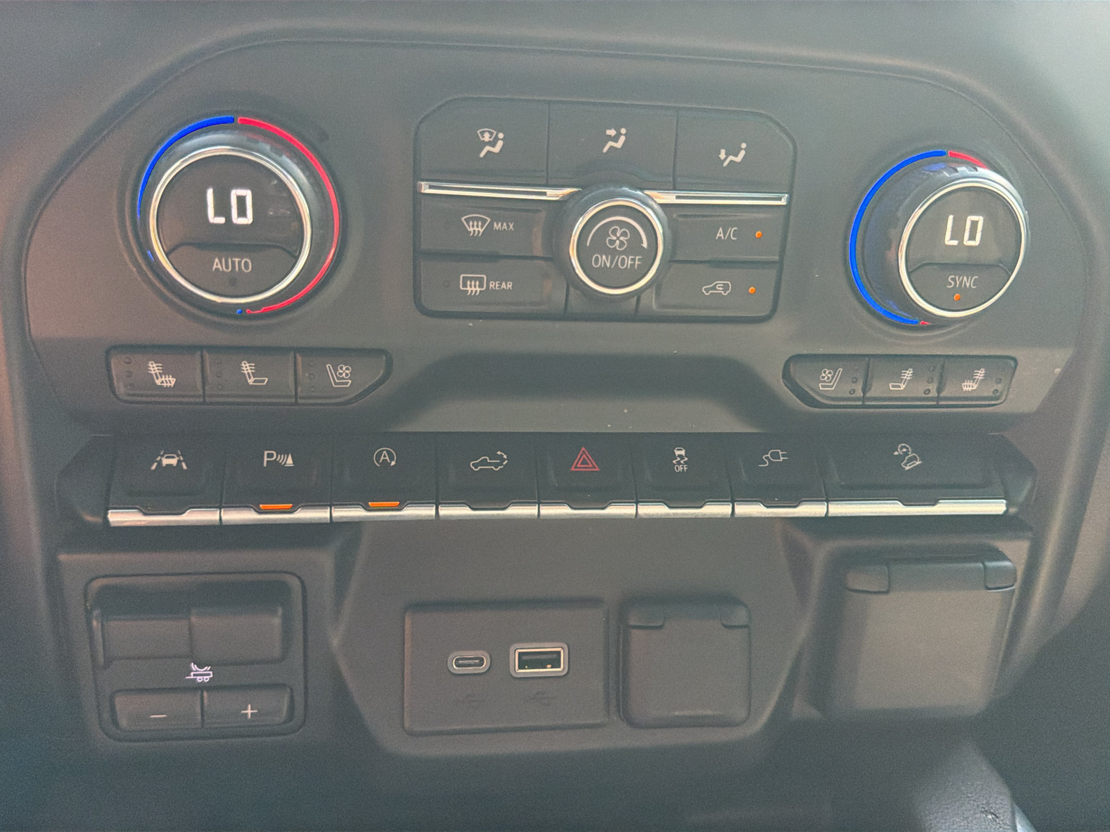 Used 2019 Chevrolet Silverado 1500 LTZ AWD/4WD image 13