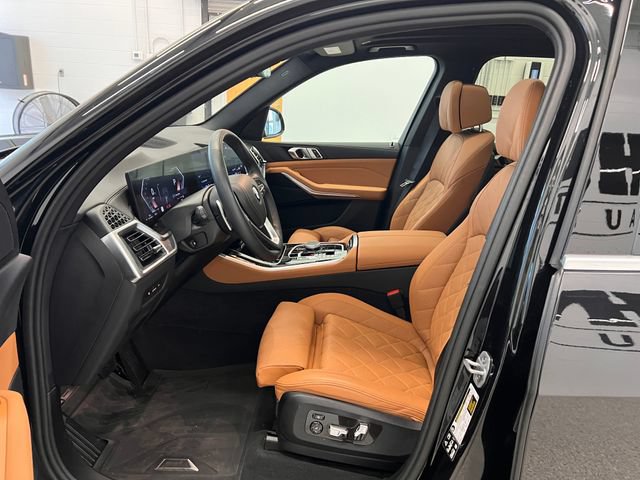 Used 2024 BMW X5 xDrive40i w/ Parking Assistance Package AWD/4WD image 19