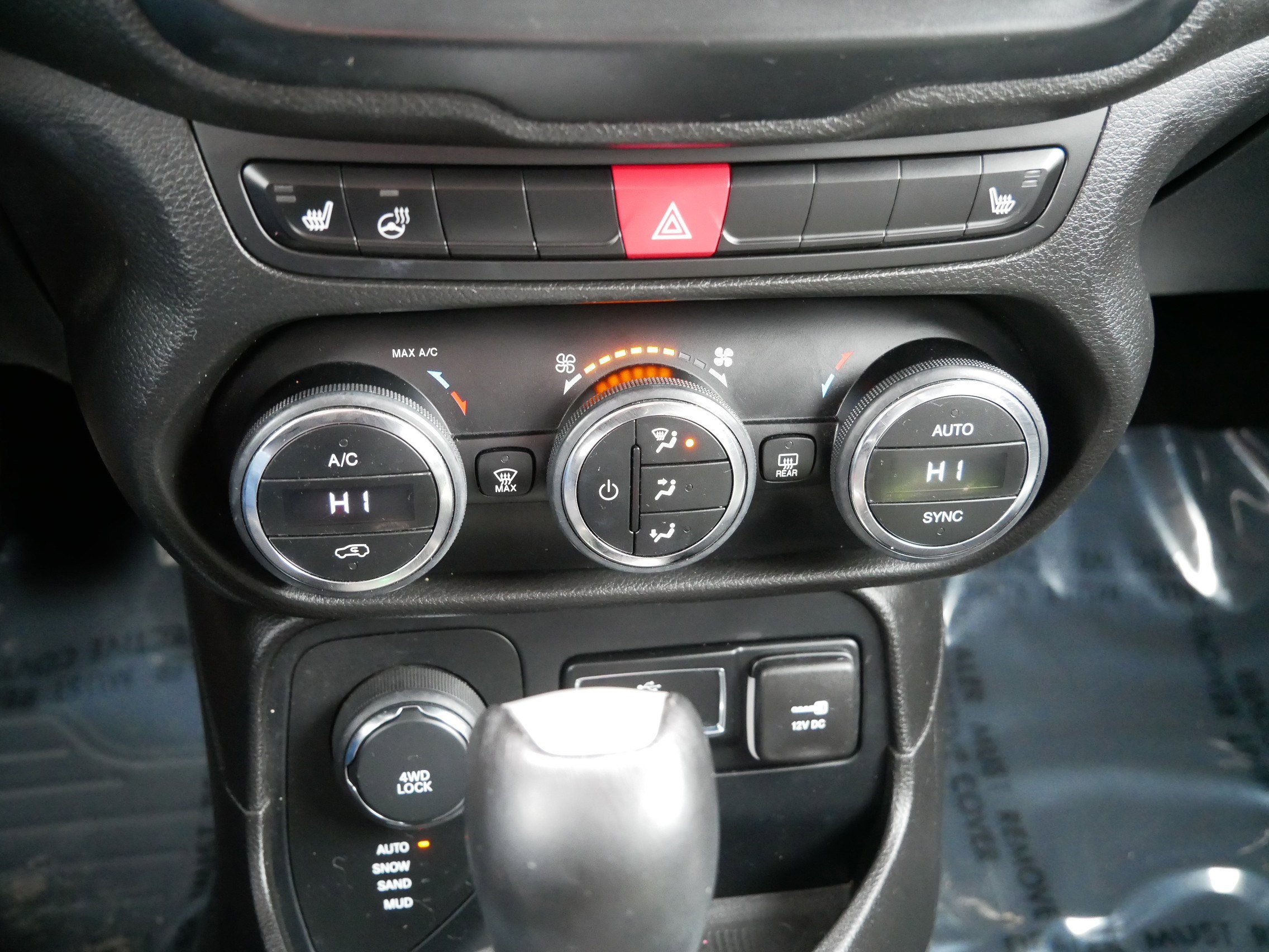 Used 2016 Jeep Renegade Limited image 23