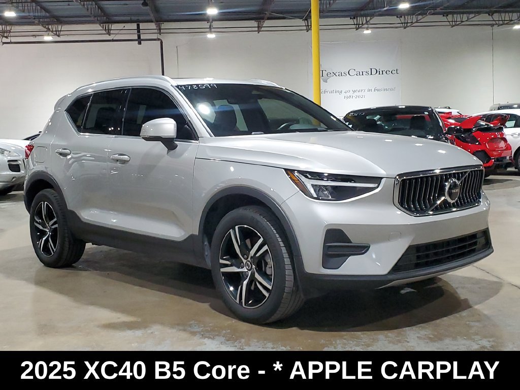 Used 2025 Volvo XC40 B5 Core AWD/4WD image 3