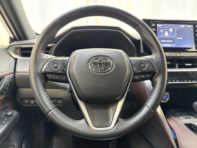Used 2022 Toyota Venza XLE image 16