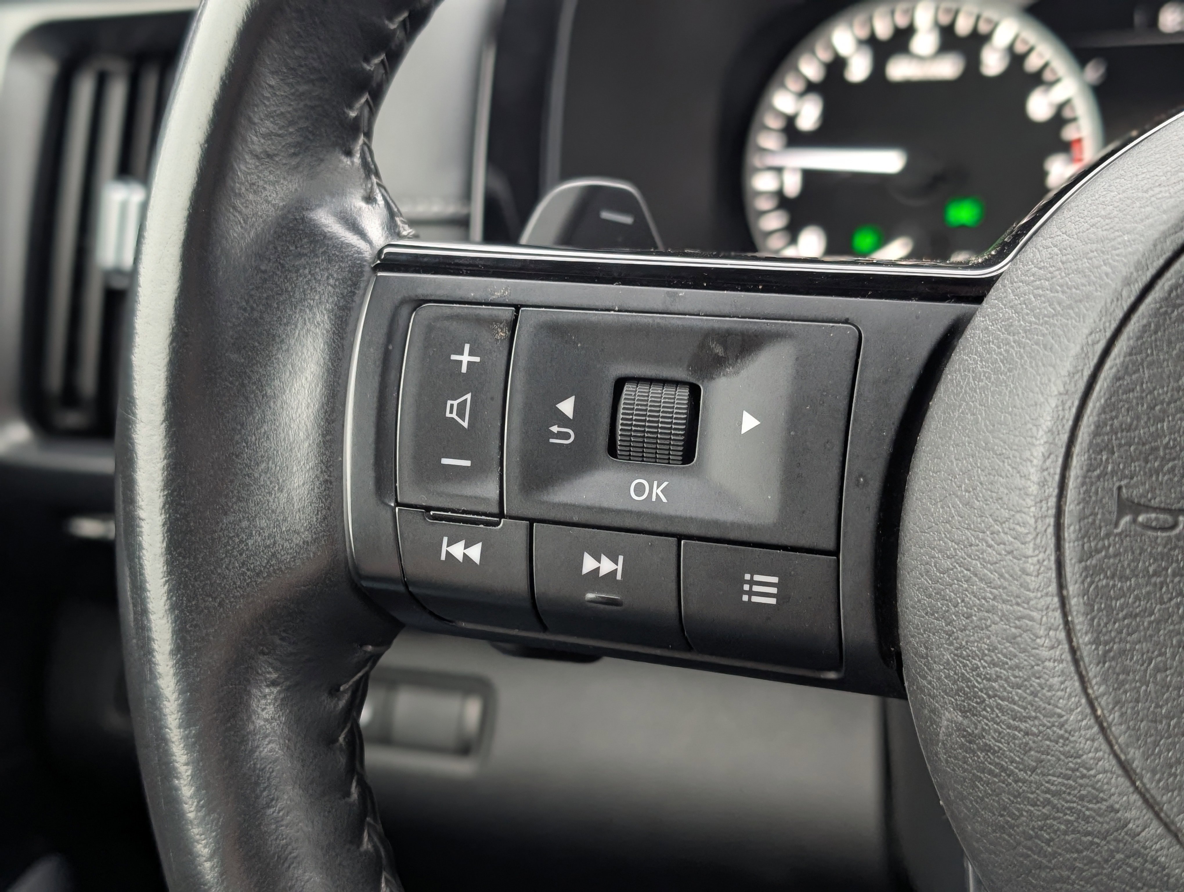 Used 2022 Nissan Pathfinder SL image 19