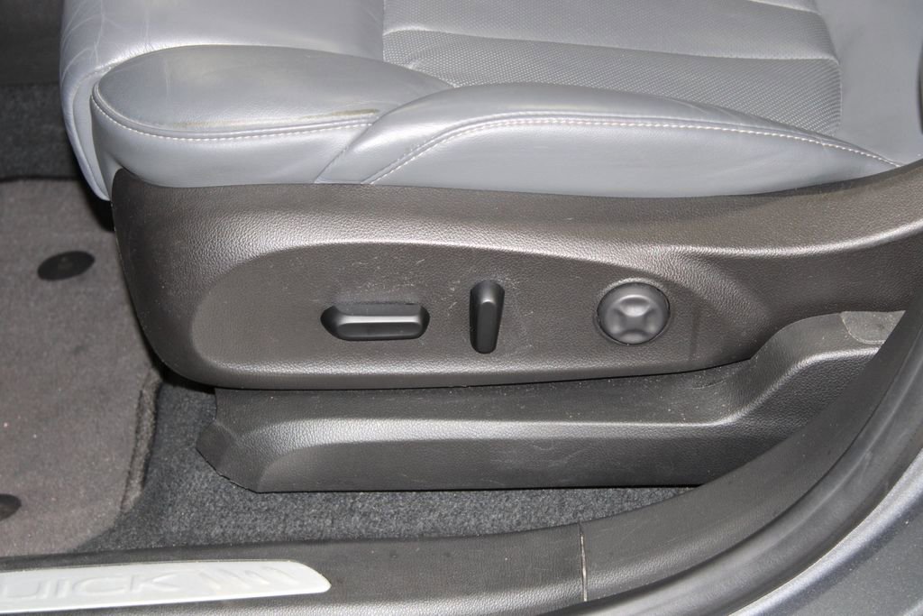 Used 2020 Buick Envision Premium w/ Driver Confidence Package image 19