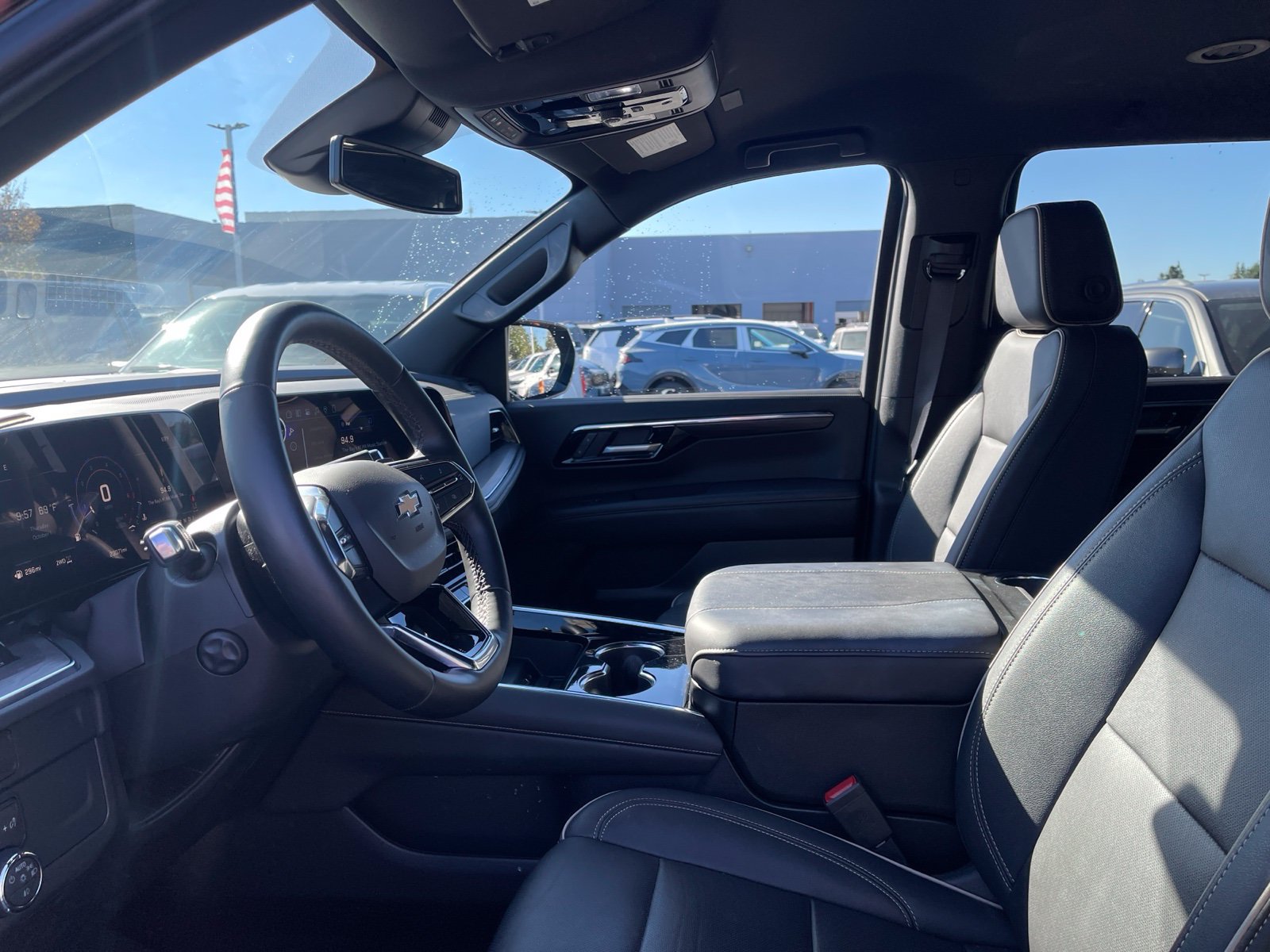 Used 2026 Chevrolet Suburban Premier AWD/4WD image 4