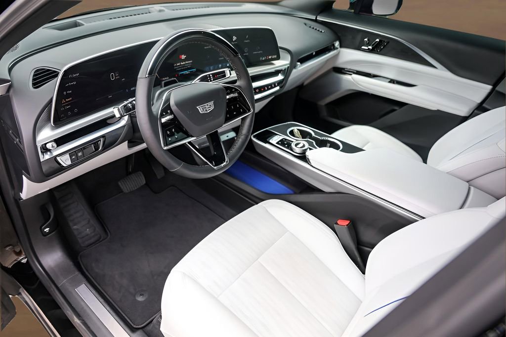 Used 2025 Cadillac Lyriq Luxury RWD image 10