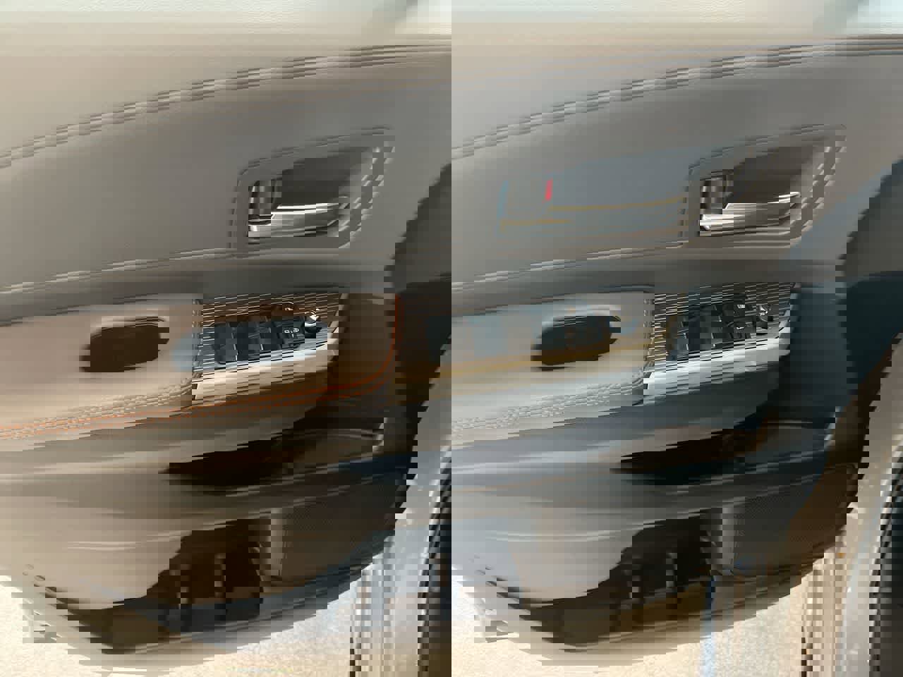 Used 2024 Toyota Sienna XSE w/ XSE Plus Package image 13