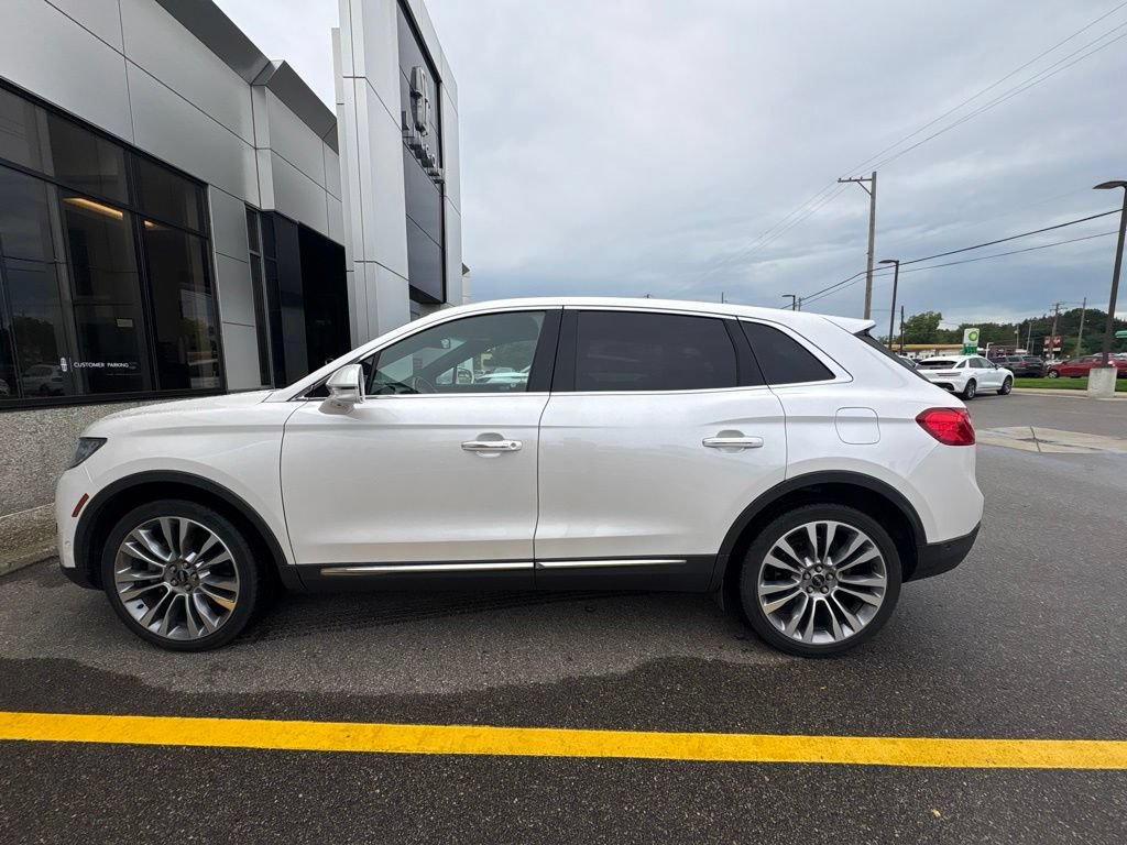 Used 2016 Lincoln MKX Reserve w/ Technology Package AWD/4WD image 9
