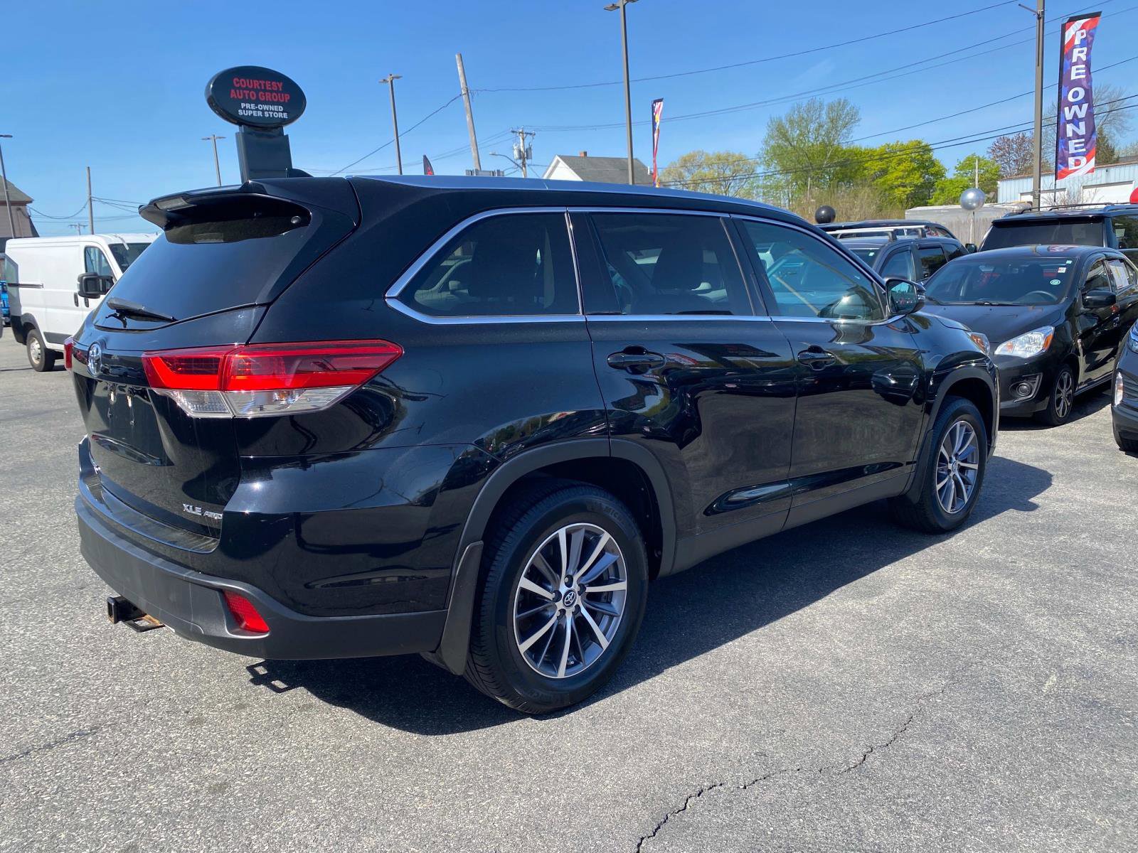Used 2019 Toyota Highlander XLE image 6