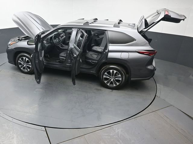 Certified 2024 Toyota Highlander XLE AWD/4WD image 50